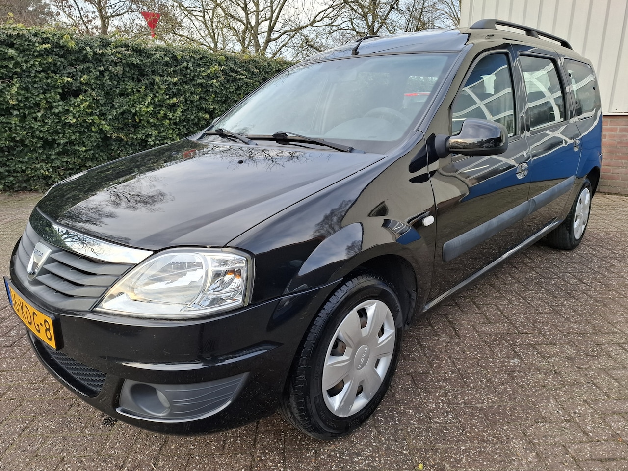 Dacia Logan MCV - 1.6-16V Lauréate AIRCO 7-PERSOONS 105PK - AutoWereld.nl