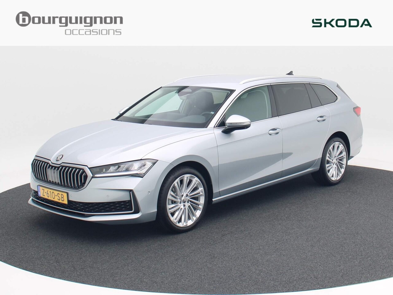 Skoda Superb Combi - 1.5 TSi 150 Pk DSG MHEV First Edition | Navi | Leder | 19 Inch | Trekhaak | Camera | Adapt - AutoWereld.nl