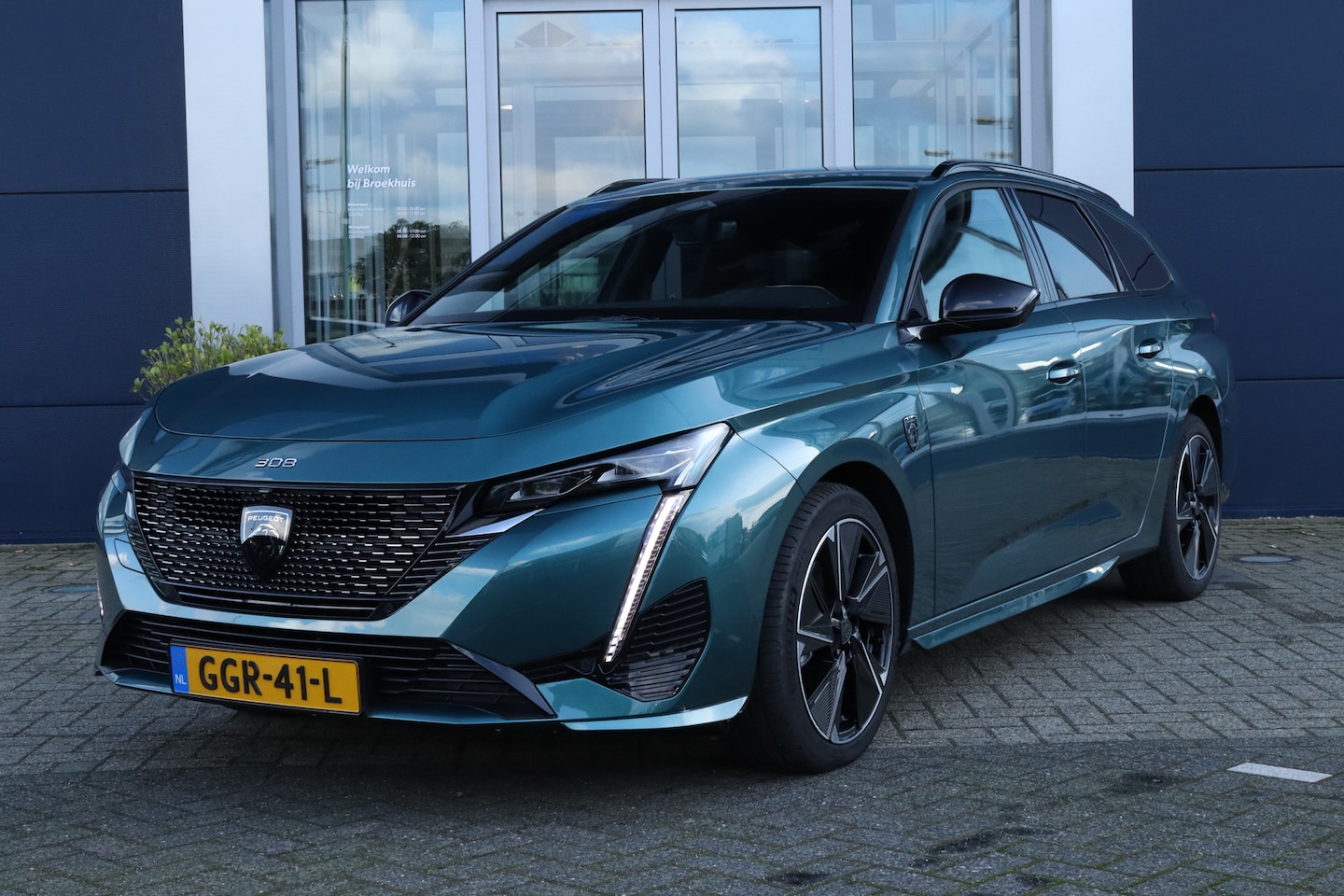 Peugeot e-308 SW - GT EV 54 kWh | ACC | 360' Camera | AGR | Massage | Elektr. klep | Carplay | Stuurverwarmin - AutoWereld.nl