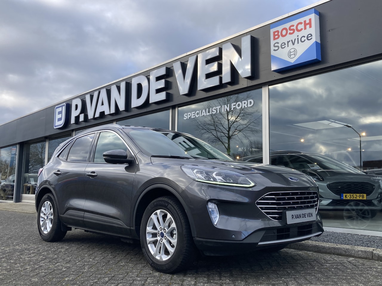 Ford Kuga - 2.5 PHEV Titanium X 225pk/165kW e-CVT Automaat | Ook leverbaar in Solar Silver en Agate Bl - AutoWereld.nl