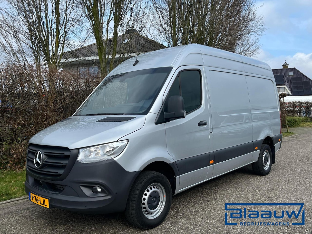 Mercedes-Benz Sprinter - 317 L2H2 RWD 170 pk 9G- Tronic MBUX - AutoWereld.nl