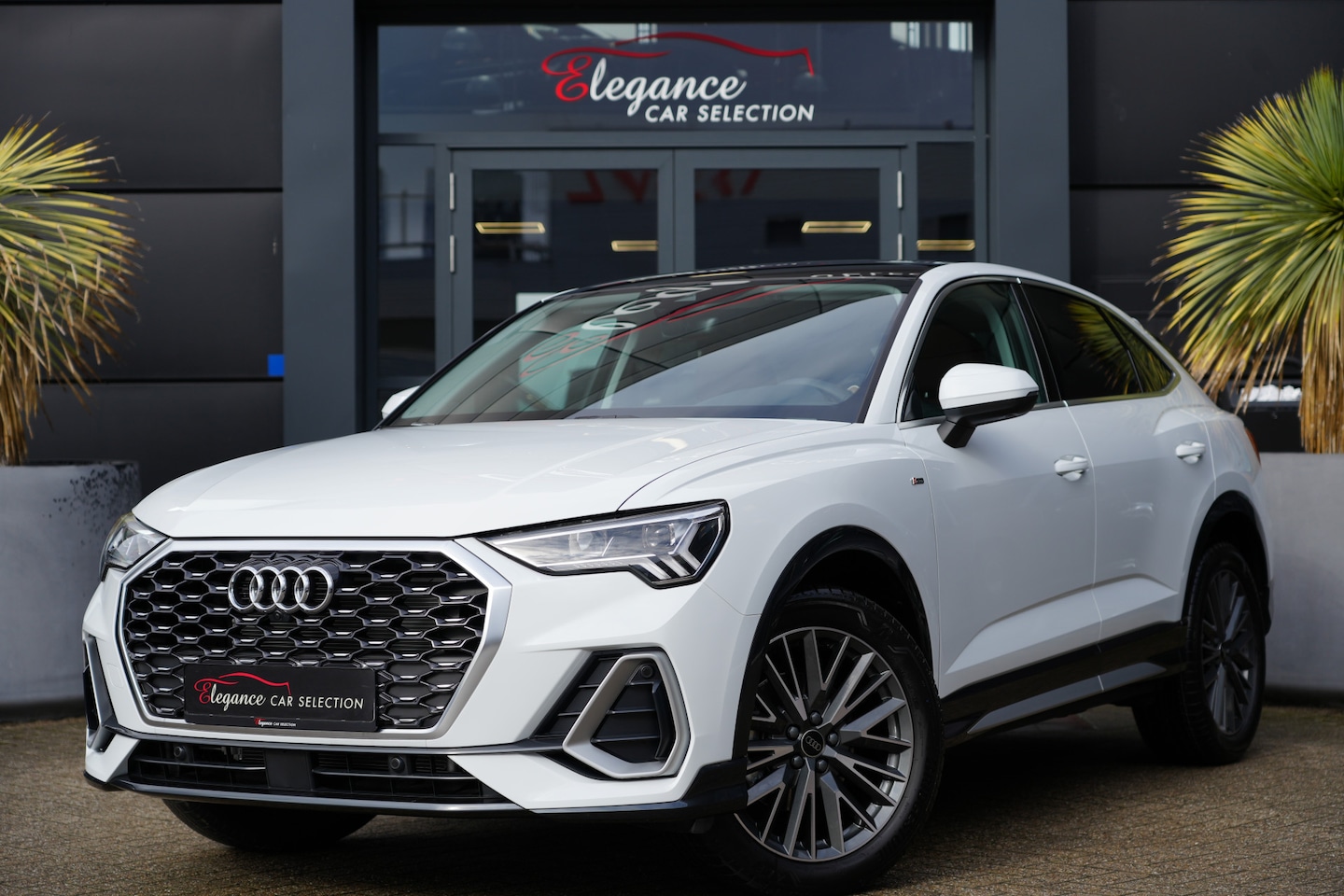 Audi Q3 Sportback - 35 TFSI S edition 150pk Panoramadak/Stoelverwarming/Navigatie - AutoWereld.nl