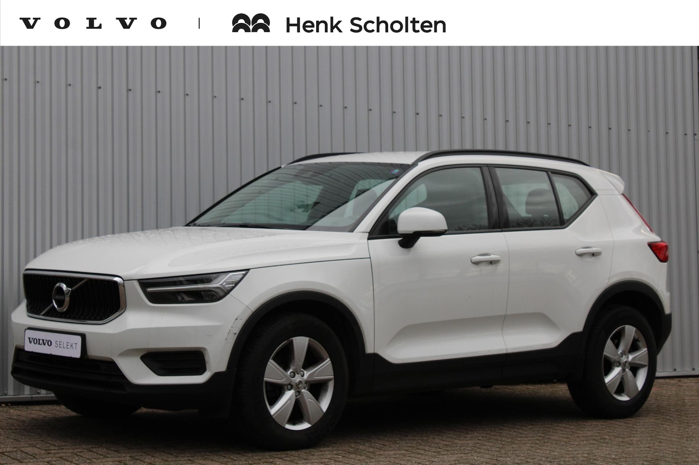 Volvo XC40 - T2 Automaat Momentum Core | Full map navigatie| Park Assist achter| 17"Lichtmetalen velgen - AutoWereld.nl