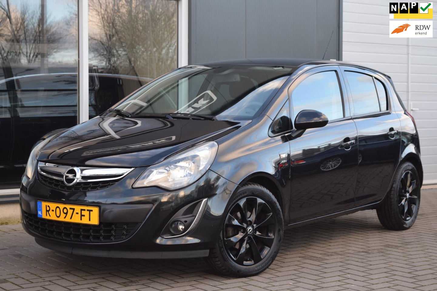 Opel Corsa - 1.2 EcoFlex Cosmo LPG | Clima | Cruise | APK 1-2026 ! - AutoWereld.nl