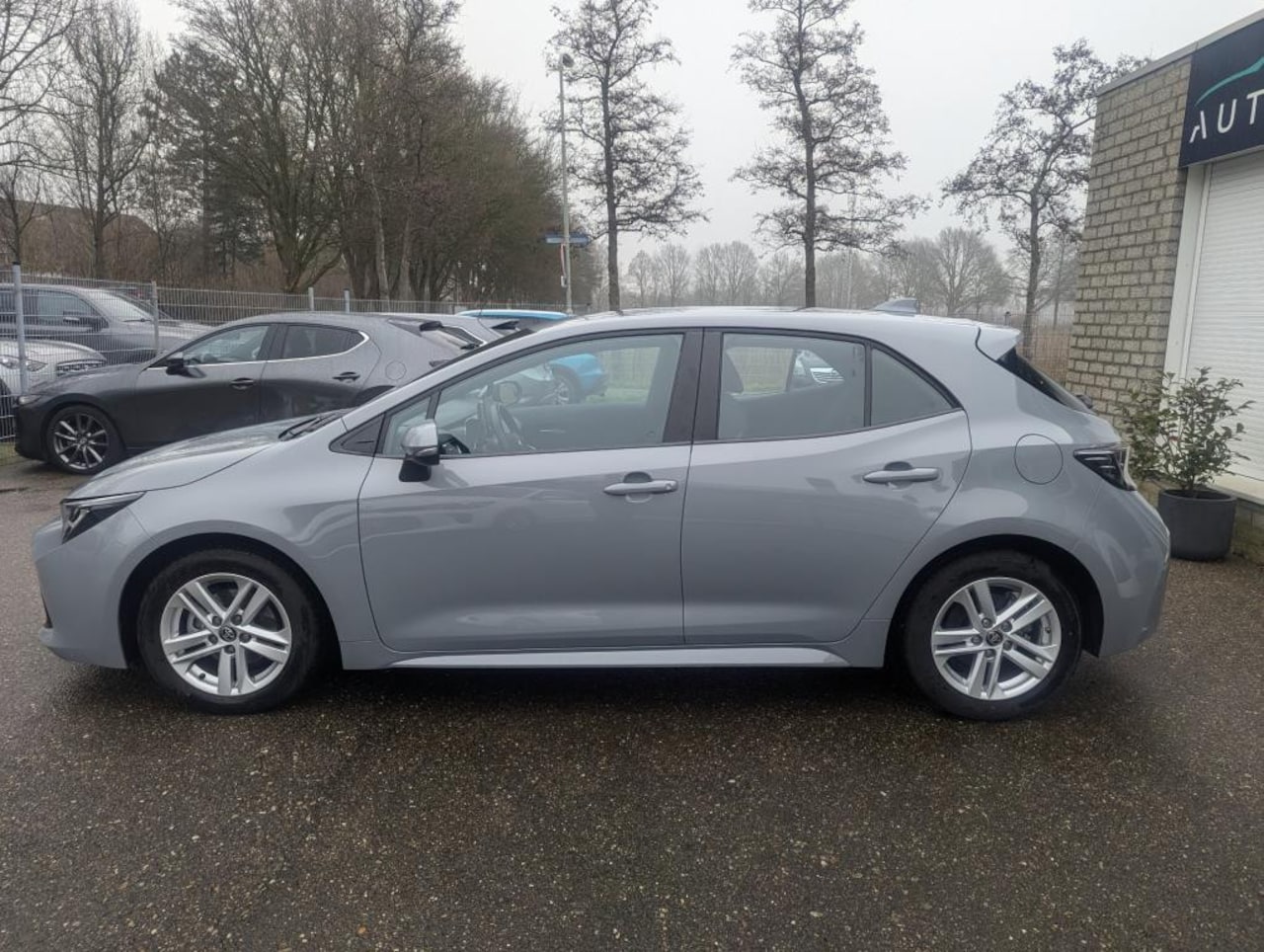 Toyota Corolla - 1.8 Hybrid Lage km stand! camera stoelverwarming - AutoWereld.nl