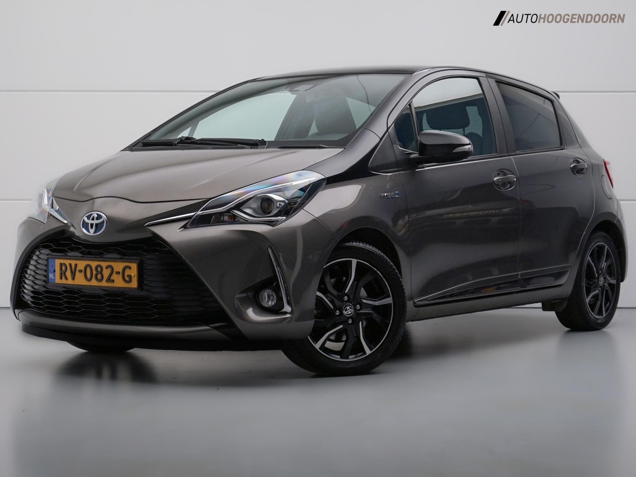 Toyota Yaris - 1.5 Hybrid Bi-Tone Plus (LED VERLICHTING,PANORAMA,KEYLESS,CAMERA,CLIMATE,CRUISE,LANE ASSIS - AutoWereld.nl