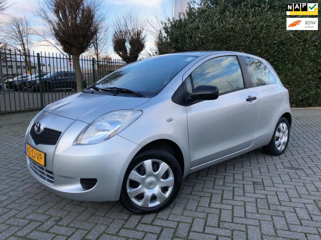 Toyota Yaris - 1.0 VVTi Spirit 1.0 VVTi Spirit, AIRCO, Stuurbekrachtiging, Trekhaak - AutoWereld.nl