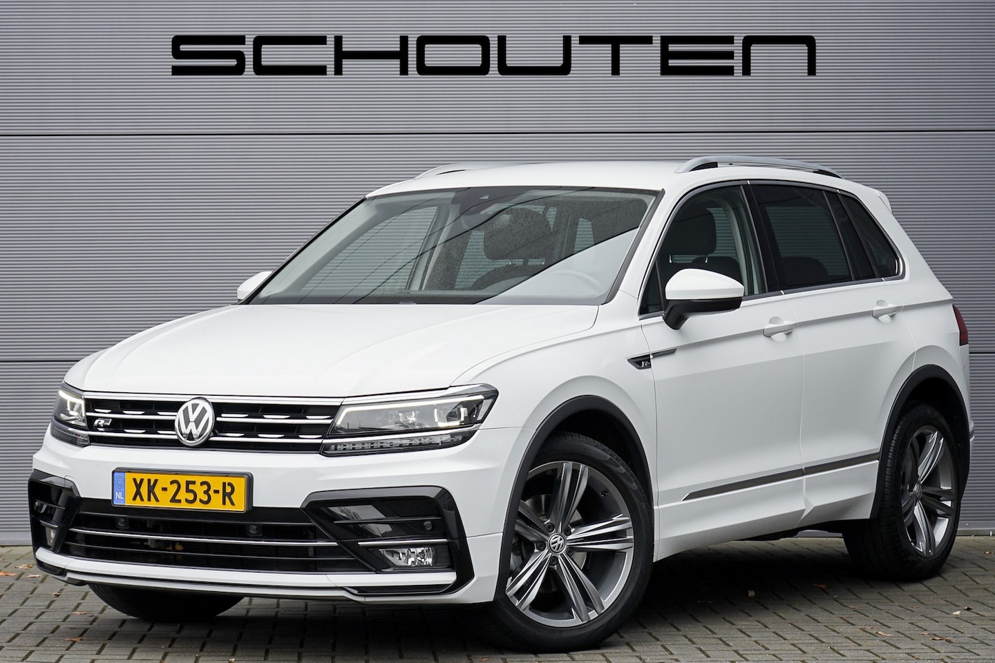 Volkswagen Tiguan - 1.4 TSI Highline R-Line ACC Virtual Cockpit Stoelverw - AutoWereld.nl