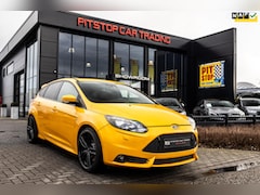 Ford Focus - 2.0 EcoBoost ST-3, 250 PK, Schuifdak. Full Leder, Camera, Cruise