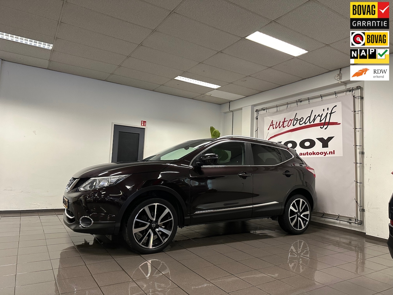 Nissan Qashqai - 1.2 Connect Edition * Panoramadak / 360° Camera / Navigatie / NL Auto * - AutoWereld.nl