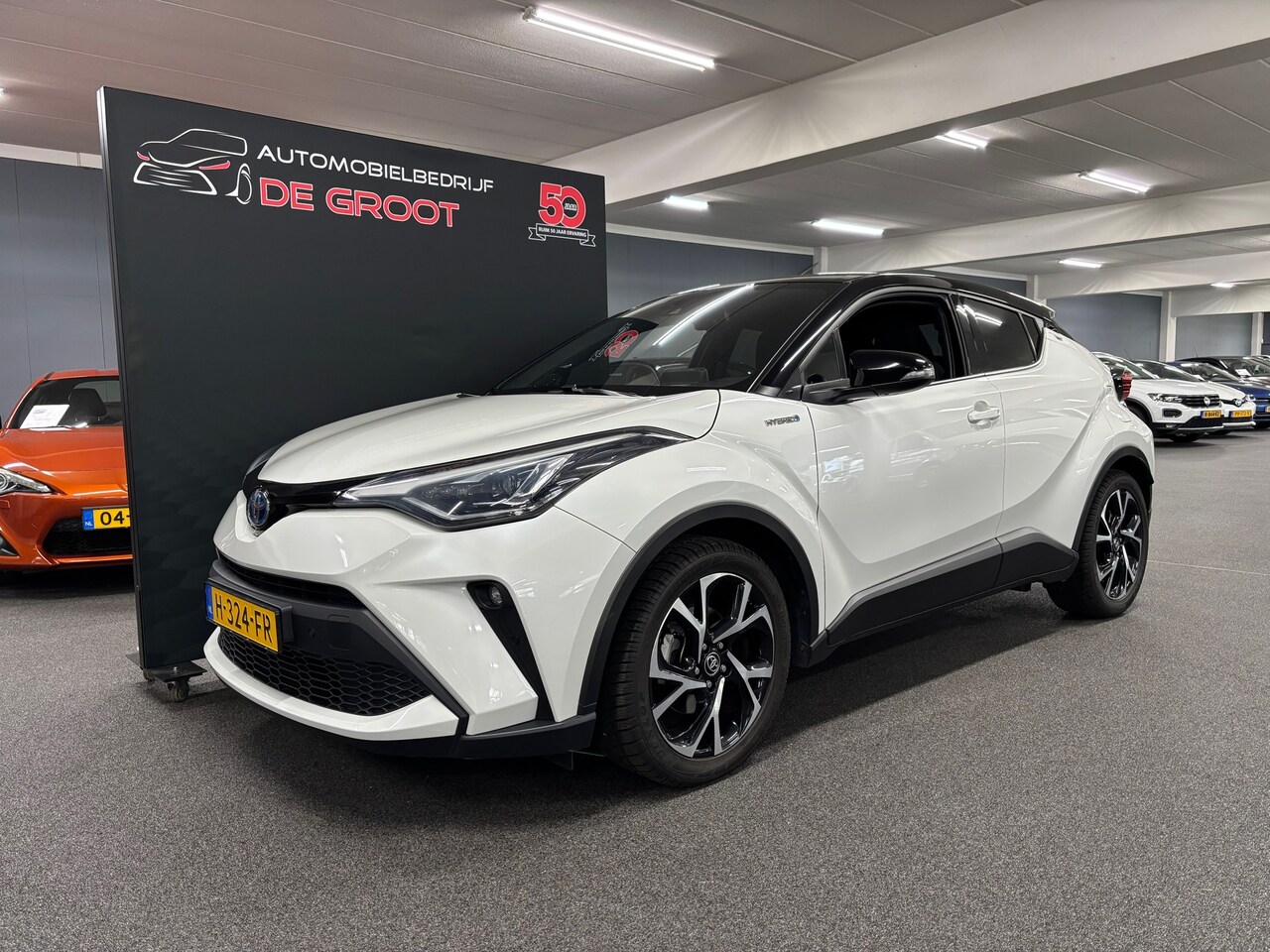 Toyota C-HR - 2.0 Hybrid First Edition / NL-auto, Eerste eigenaar, Automaat, Trekhaak - AutoWereld.nl