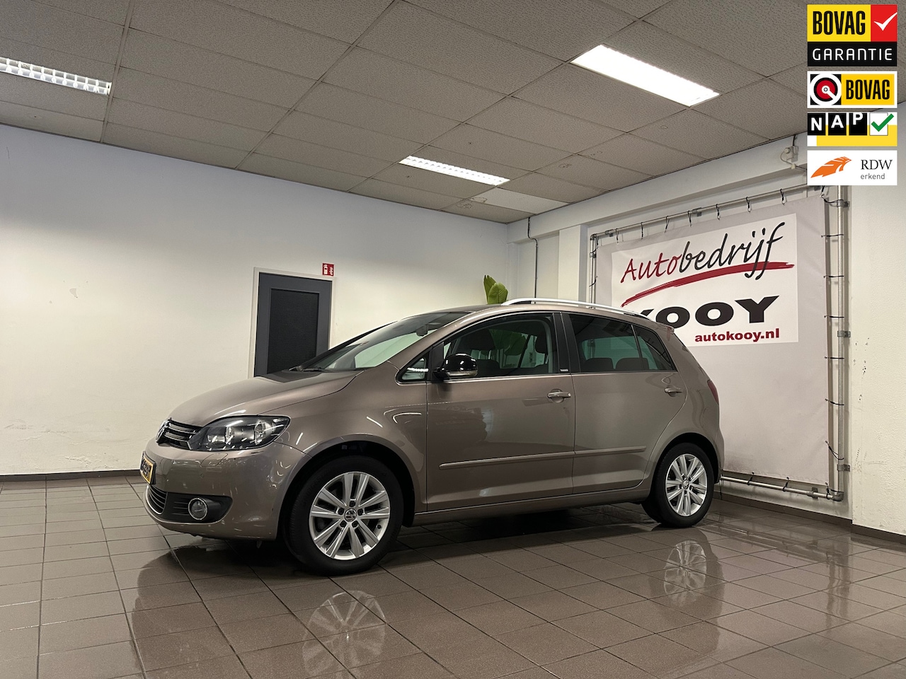 Volkswagen Golf Plus - 1.4 TSI Highline * Automaat / Trekhaak / Parkeersensoren / Stoelverwarming * - AutoWereld.nl