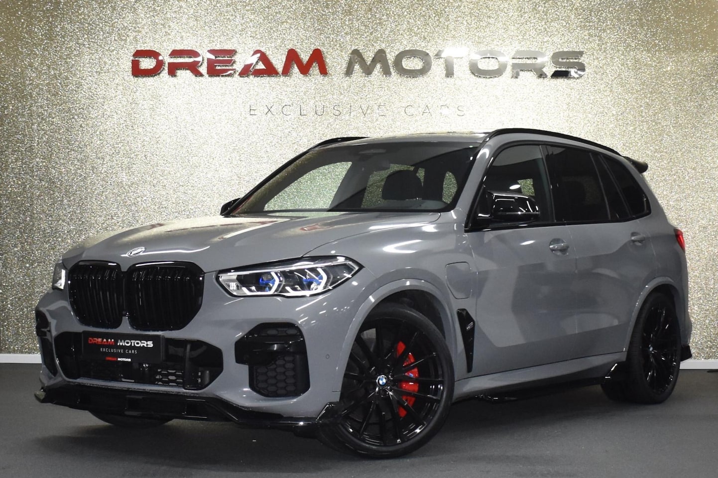 BMW X5 - 45e M-Sport xDrive 394pk | CRYSTAL POOK | PANODAK - AutoWereld.nl