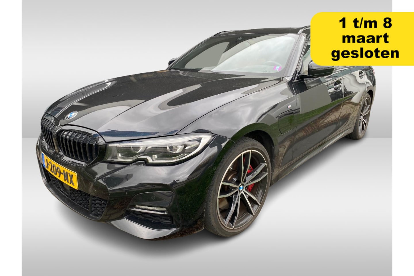 BMW 3-serie Touring - 330e eDrive Edition / Trekhaak / Panoramadak / Camera / Head-up / 19'' / Leder / Navigatie - AutoWereld.nl