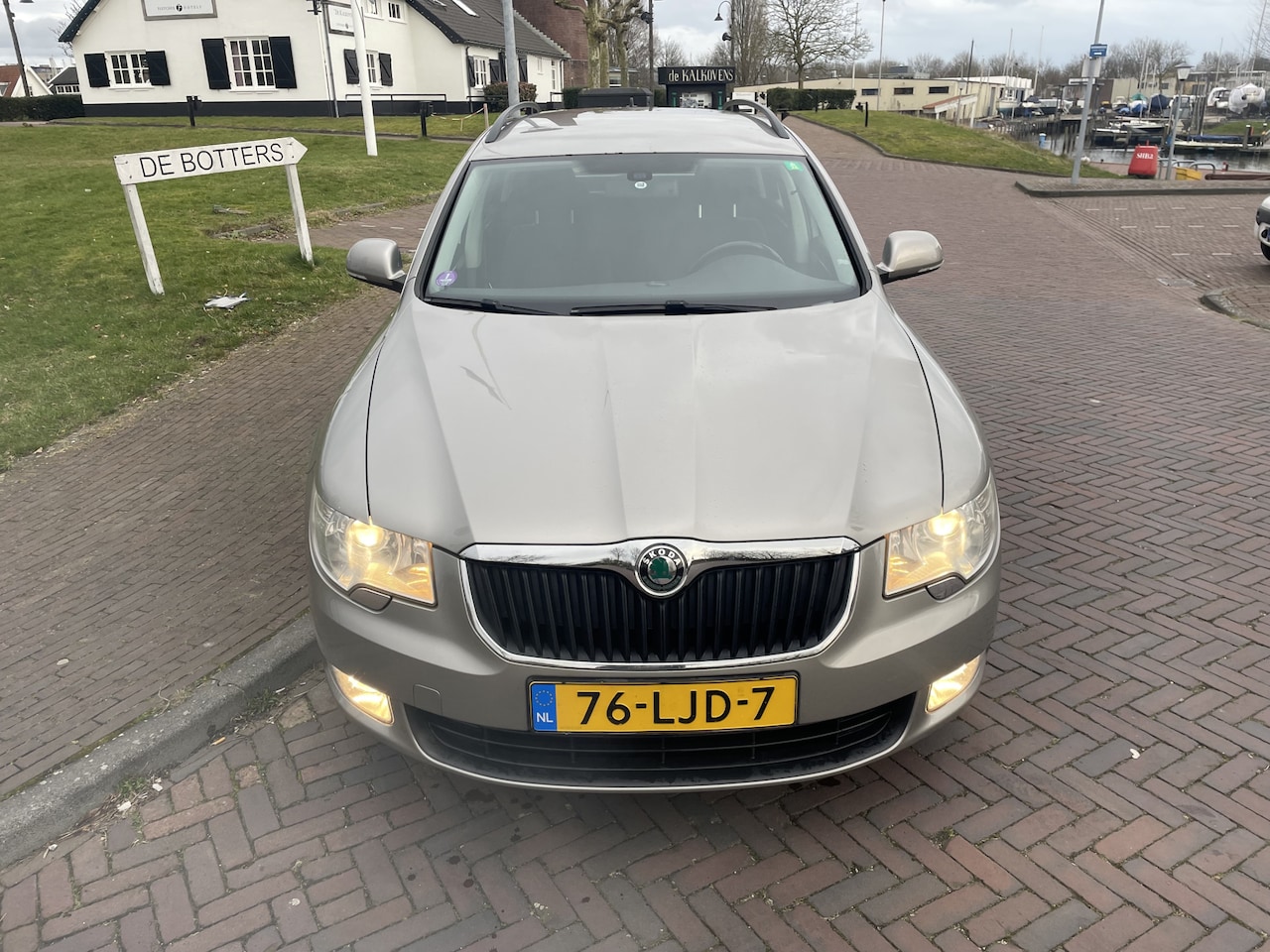 Skoda Superb Combi - 1.4 TSI Comfort Business Line Leuke Superb combi bij 287760 op 6 2 23 nieuwe moter en kett - AutoWereld.nl