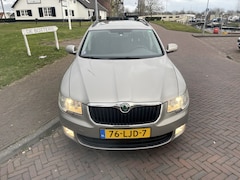 Skoda Superb Combi - 1.4 TSI Comfort Business Line Leuke Superb combi bij 287760 op 6 2 23 nieuwe moter en kett