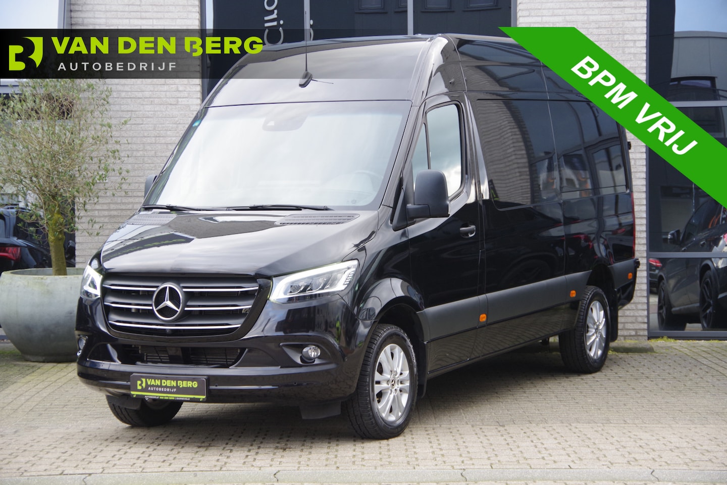 Mercedes-Benz Sprinter - 319 3.0 CDI V6 L2H2 AUT LED, ACC, MBUX 10.25, TREKHAAK 3.5T, 360 CAMERA, NAVI, CLIMA, STOE - AutoWereld.nl