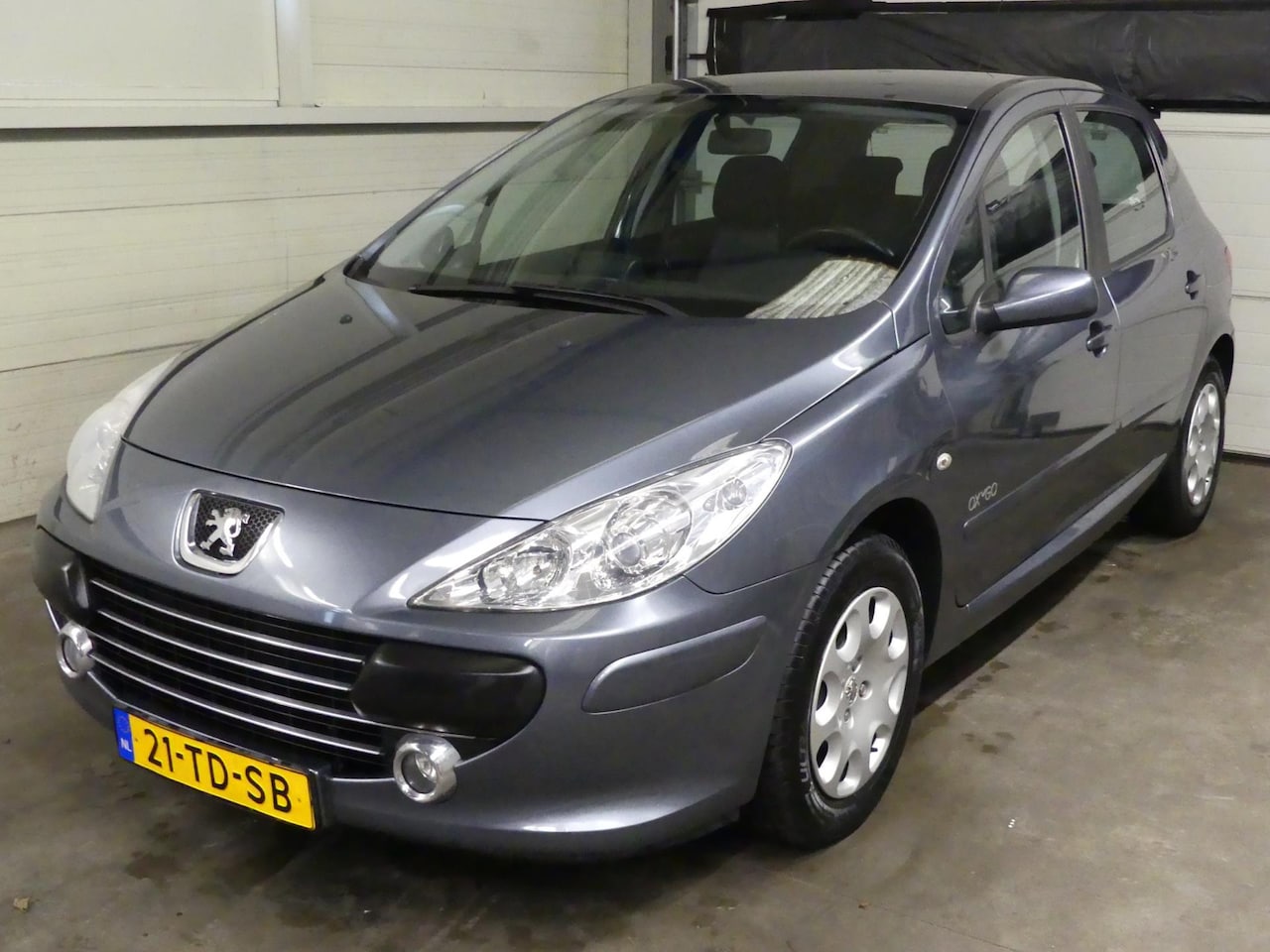 Peugeot 307 - 1.6-16V Oxygo - Airco - Weinig KM NAP! - Trekhaak - AutoWereld.nl