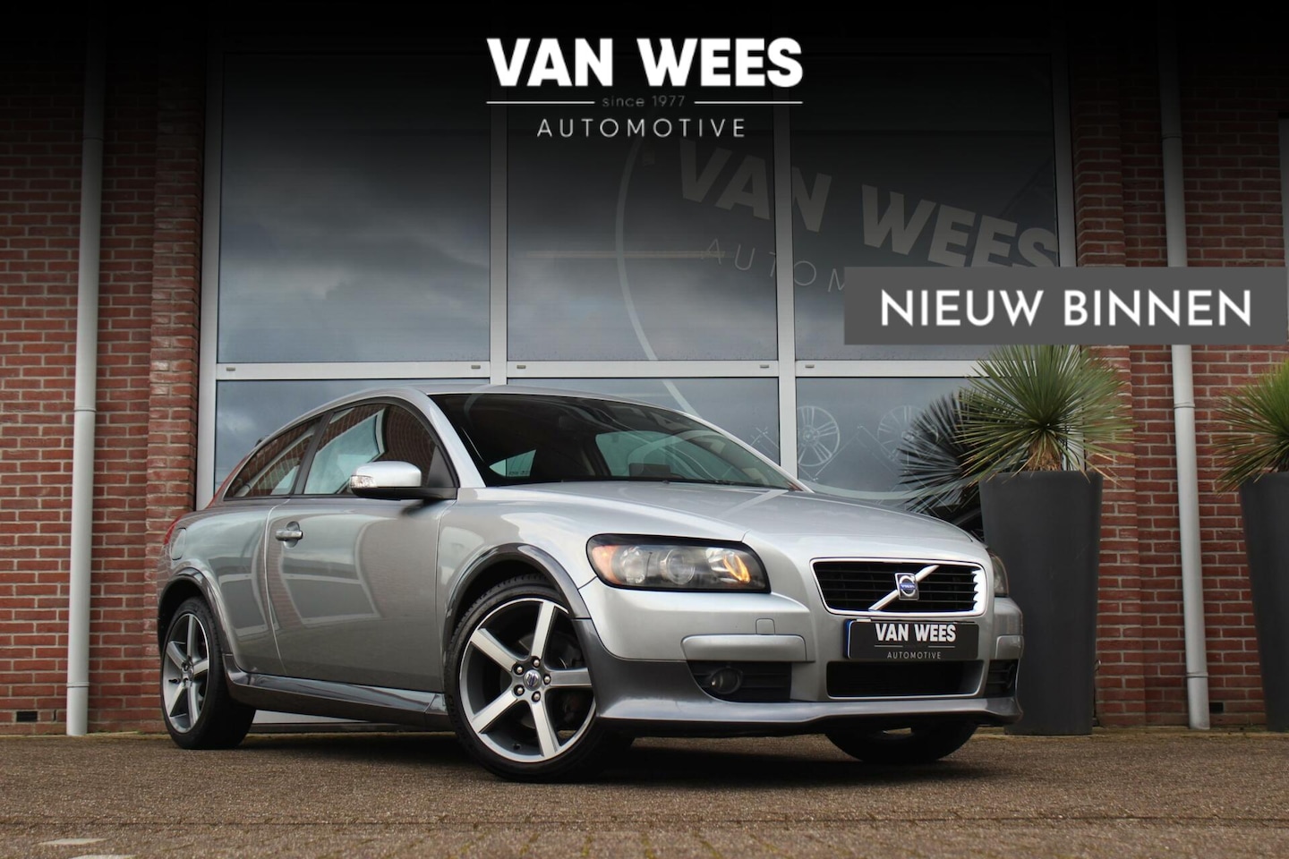 Volvo C30 - 2.4i Kinetic Sport-pakket | Origineel NL | 5 cilinder | 170 pk | Navi | Dynaudio | 18 inch - AutoWereld.nl