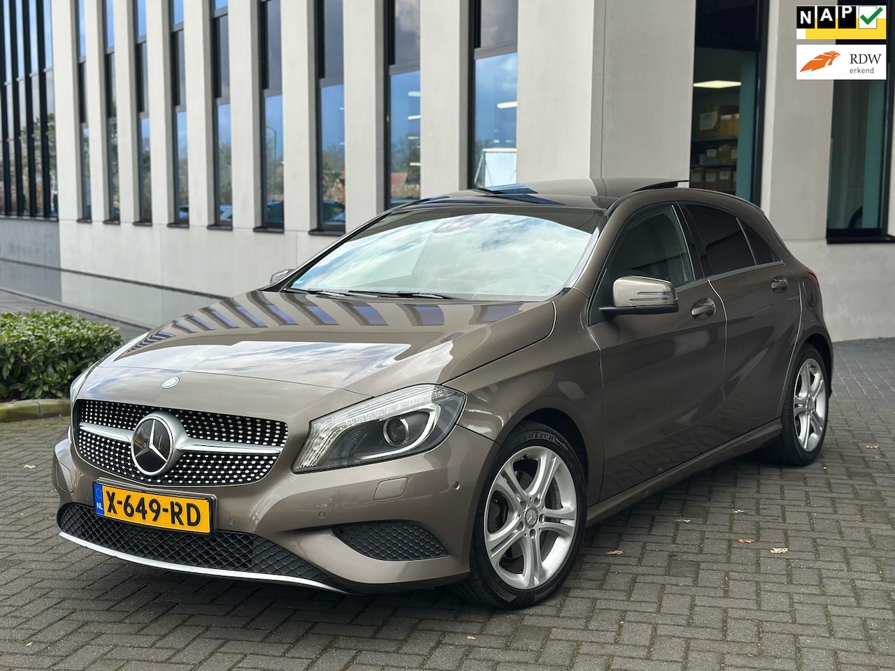 Mercedes-Benz A-klasse - 180 Ambition 180 Ambition, panoramadak,navigatie,1/2 leder,stoelverwarming - AutoWereld.nl