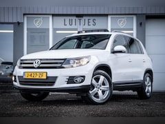 Volkswagen Tiguan - 1.4 TSI Comfort&Design I Pano-dak I Trekhaak I Alcantara I 17'' I Cruise-controle