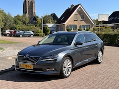 Skoda Superb Combi - 1.4 TSI ACT Style Business Leder, Adaptive cruise, Canton, Trekhaak, DSG, 18-inch, camera