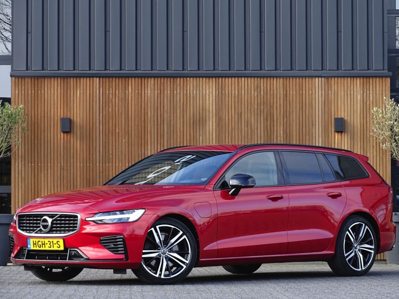 Volvo V60 - T8 390PK Twin Engine / AWD / R Design / LED - AutoWereld.nl