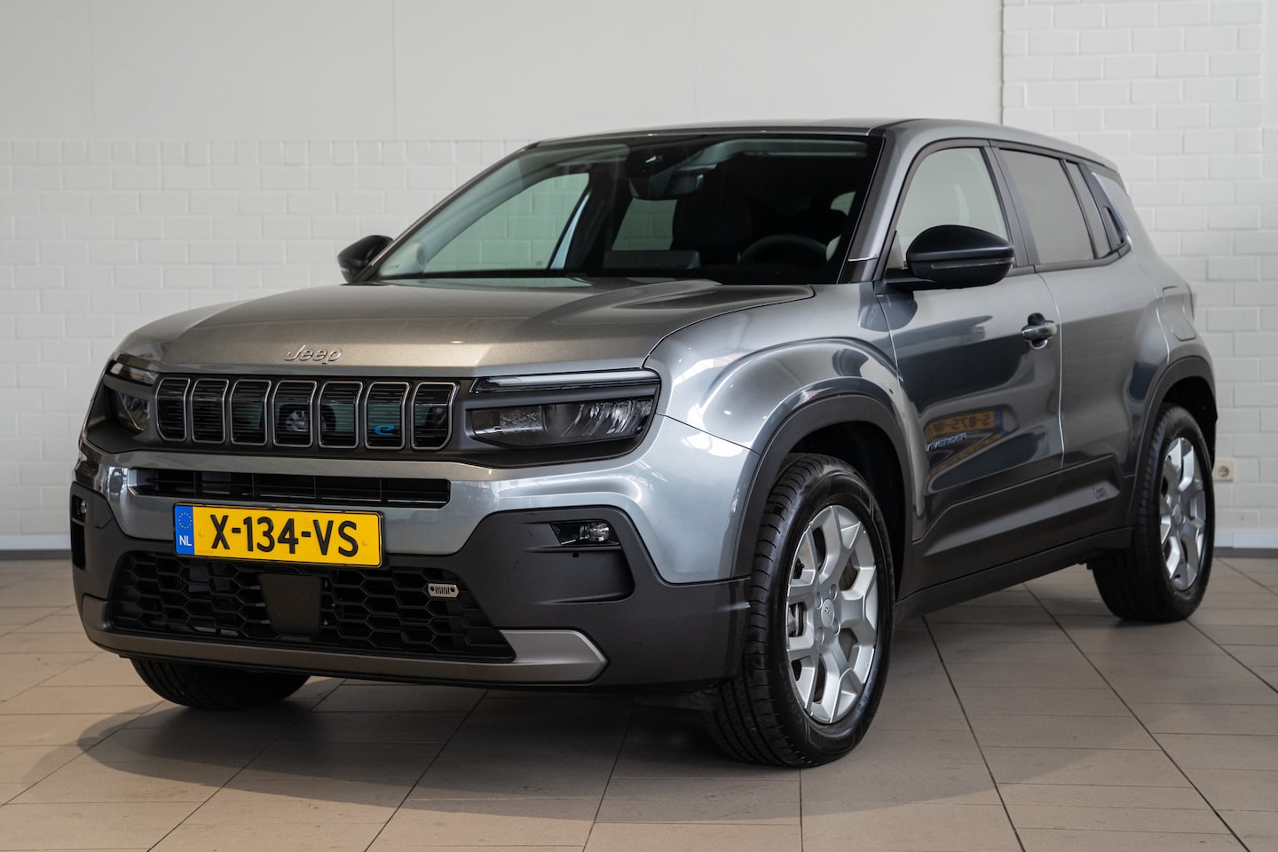 Jeep Avenger - Longitude 54 kWh | Stoel & Stuurverwarming | Camera | Navigatie | Style Pack | Parkeersens - AutoWereld.nl