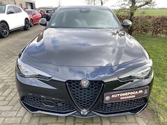 Alfa Romeo Giulia - 2.0 T Veloce Ti AWD Harman Kardon, QV spoiler en skirts, Apple CarPlay, instelbare schokde