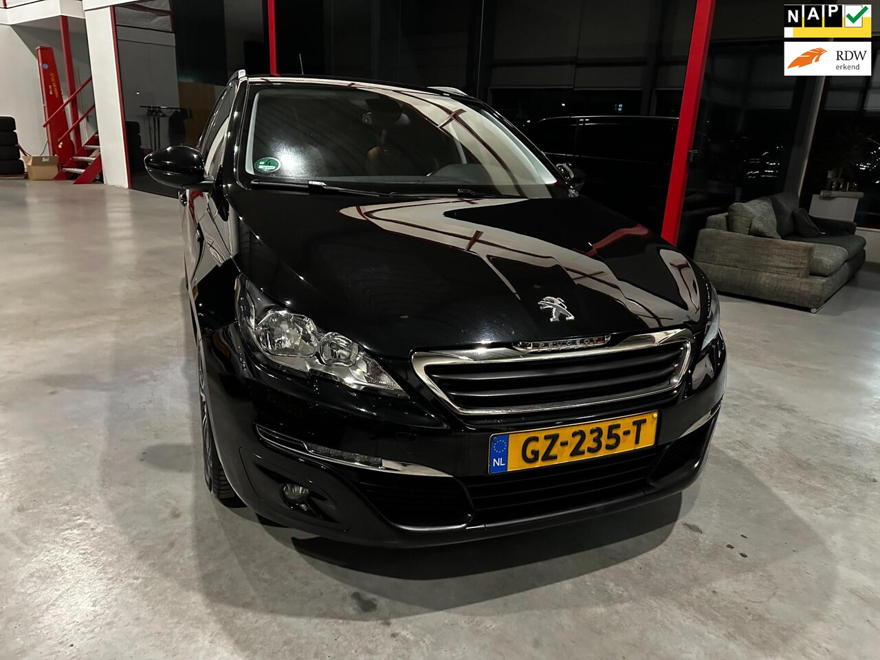 Peugeot 308 SW - 1.2 PureTech Style / NIEUWE MOTOR / Trekhaak / Clima / Navi / Cruise / Dealer Onderhouden - AutoWereld.nl