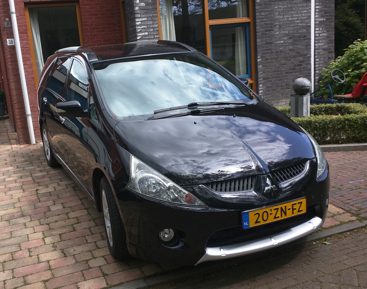 Mitsubishi Grandis - 2.4-16V InSport - AutoWereld.nl