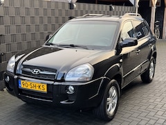 Hyundai Tucson - 2.0i Style| ZWART| HOGE INSTAP| NAP| CLIMA| CRUISE