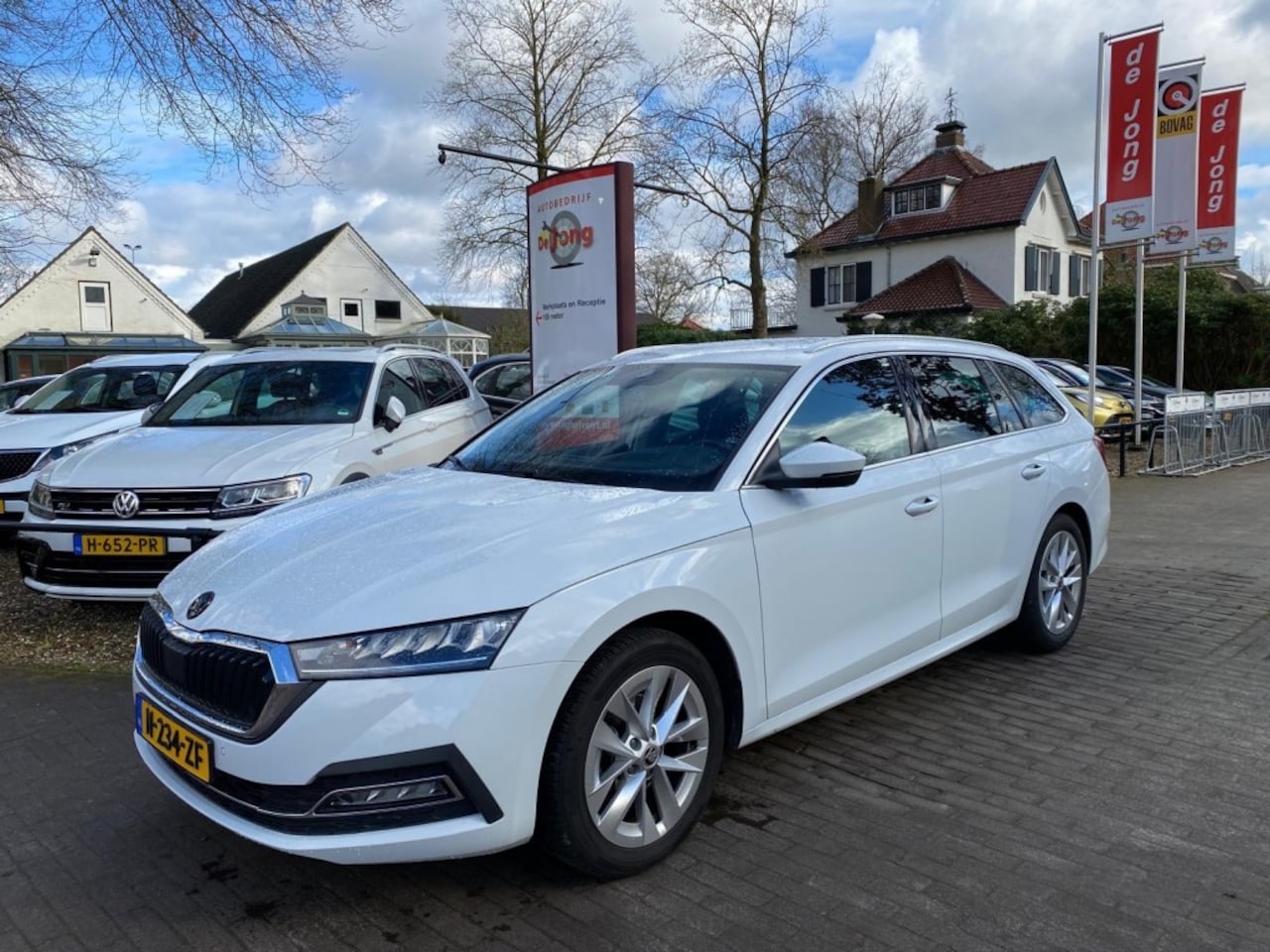 Skoda Octavia - 1.0 TSI BNS ED. PLUS / AIRCO-ECC / HUD / CARPLAY / TREKHAAK - AutoWereld.nl