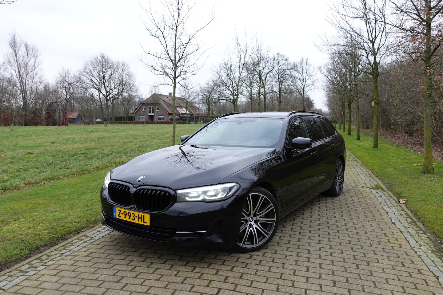 BMW 5-serie Touring - 520i High Executive Edition | Cruise control | Luchtvering | Stoelverwarming | LED | - AutoWereld.nl