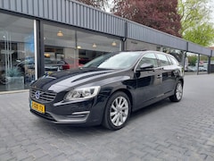 Volvo V60 - 1.6 D2 Momentum Dak Navi Clima Cruise PDC 17 Inch Telefoon Regensensor Origineel NL Electr