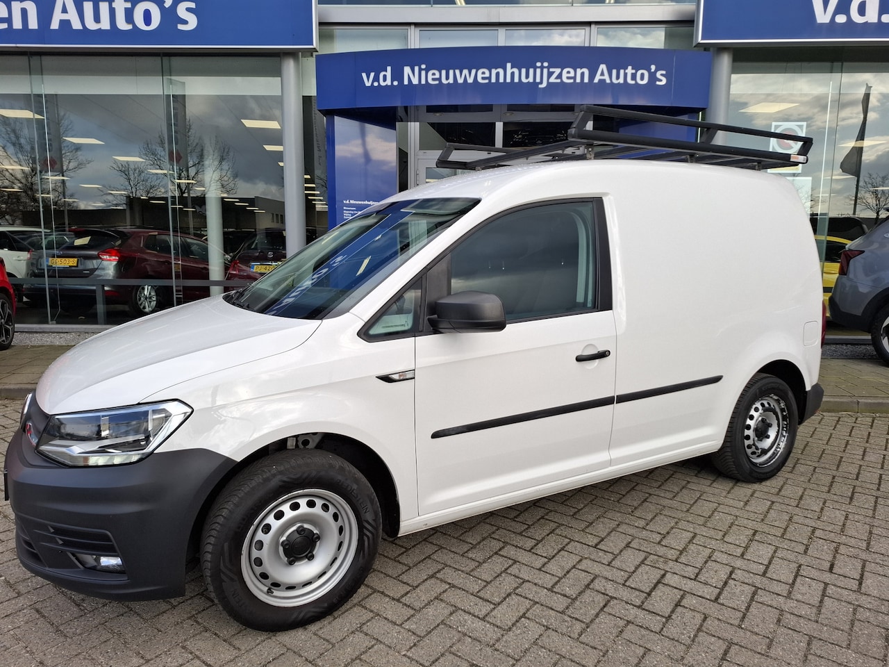 Volkswagen Caddy - 2.0 TDI L1H1 BMT Comfortline | airco | cruise control | park assist | trekhaak | imperiaal - AutoWereld.nl