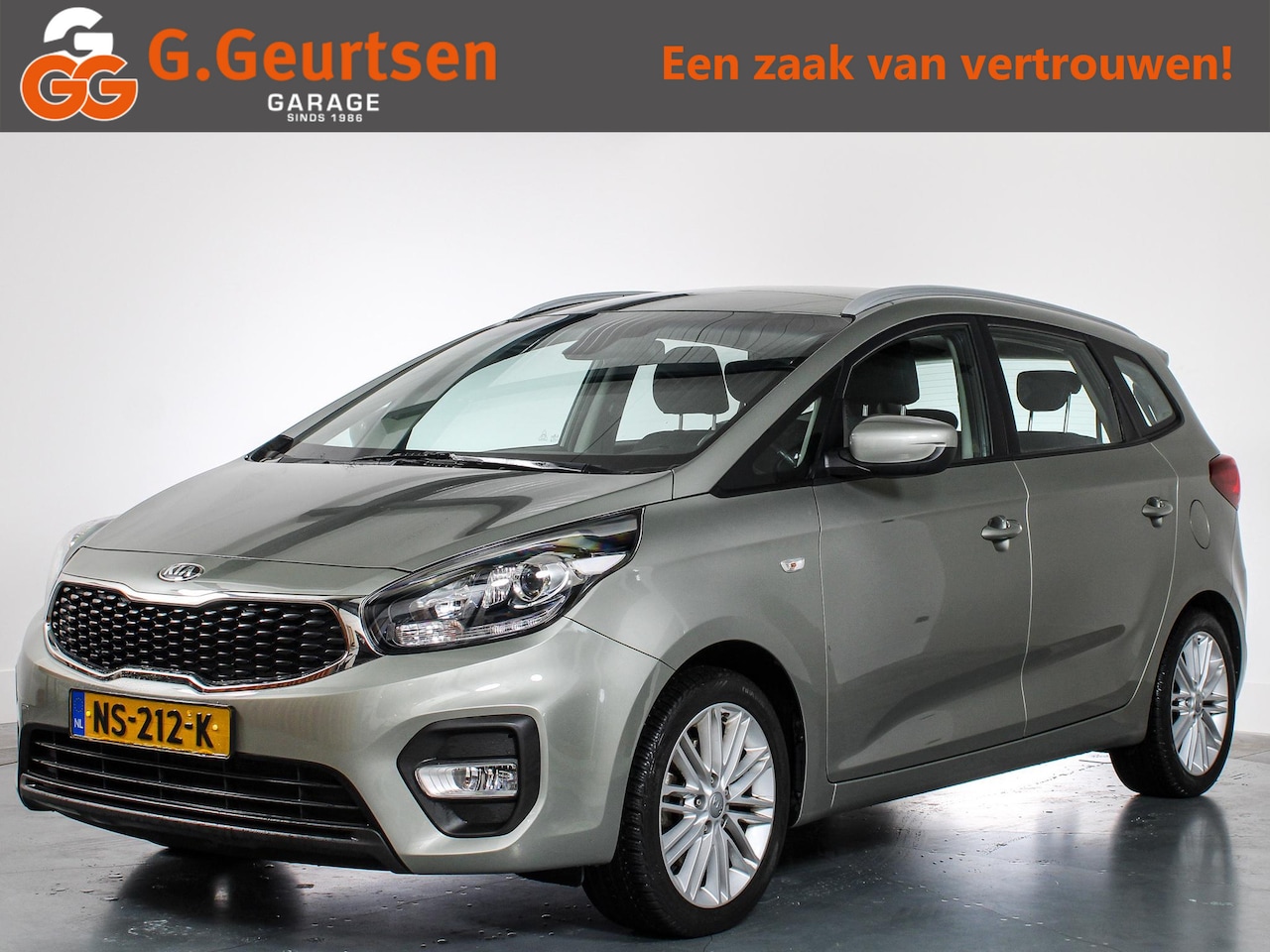 Kia Carens - 1.6 GDi First Edition 1.6 GDi First Edition, Trekhaak, Airco, Navigatie, Apple CarPlay/Android Auto, Achteruitri - AutoWereld.nl