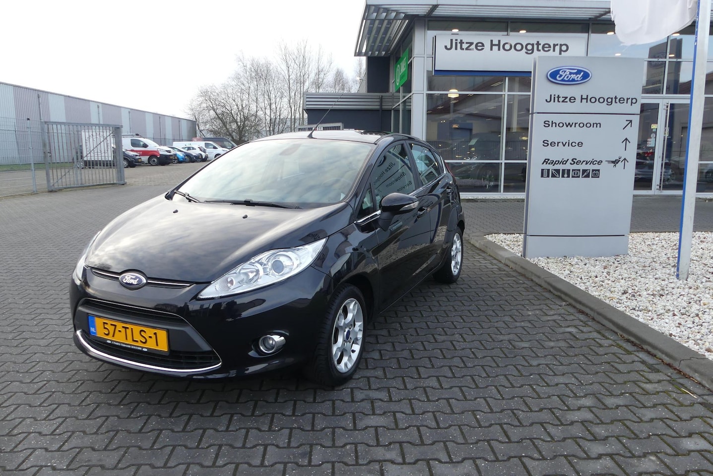 Ford Fiesta - 1.25 Titanium 1.25 Titanium 82PK, AIRCO.CRUISE ,TREKHAAK ,D RIEM VERV,  NIEUWE APK. - AutoWereld.nl