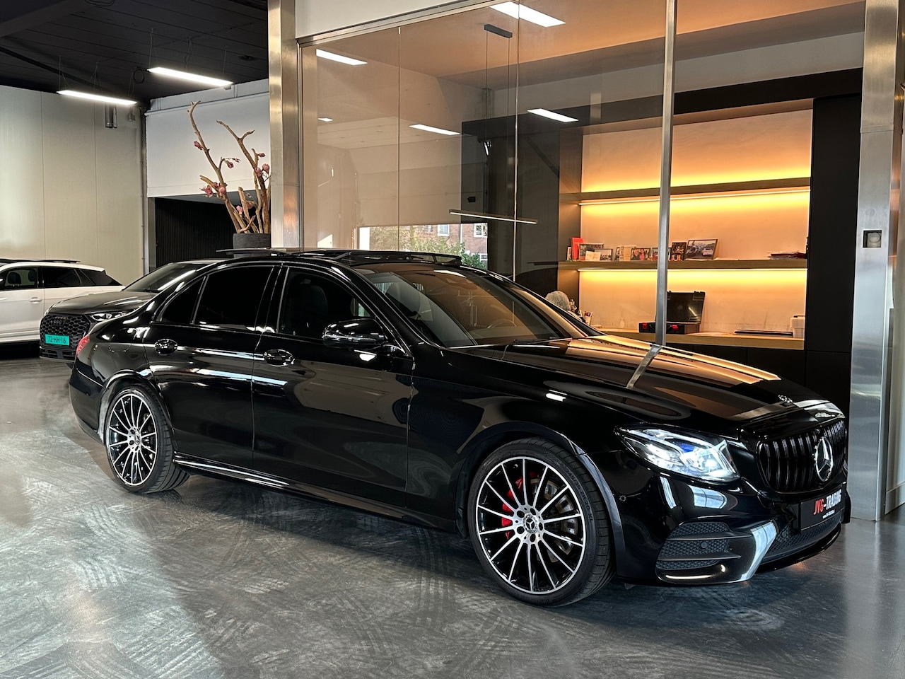 Mercedes-Benz E-klasse - 200 Amg night Pano Memory Burmester 360Camera Facelift - AutoWereld.nl