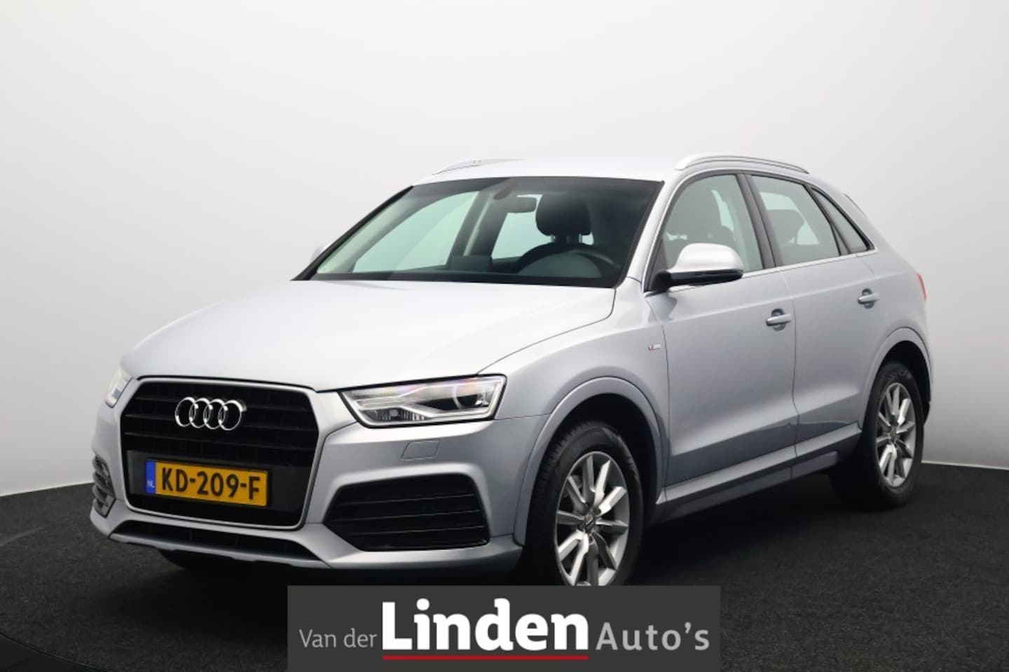 Audi Q3 - 1.4 TFSI CoD Adrenalin Automaat | S-Line | Navigatie | Camera | Led | Cruise Control - AutoWereld.nl