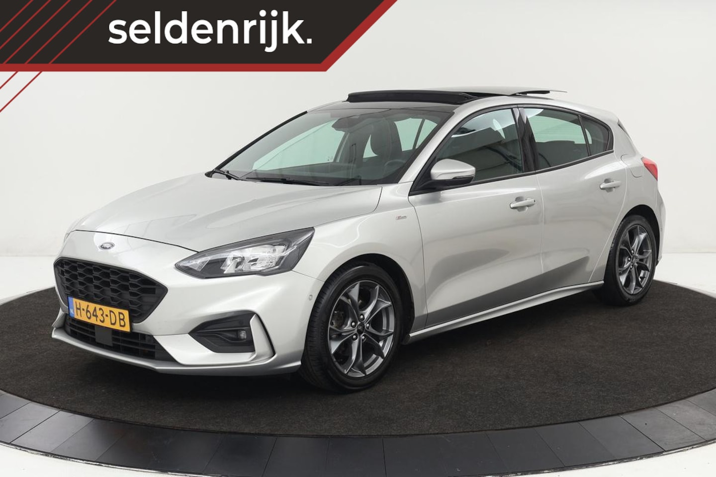 Ford Focus - 1.0 EcoBoost ST Line | Panoramadak | Adaptive cruise | Camera | Carplay | Airco | Navigati - AutoWereld.nl