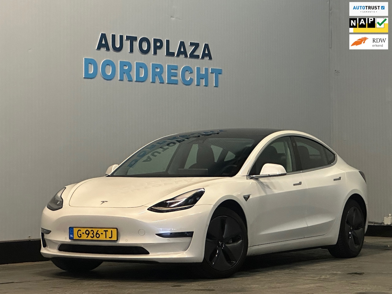 Tesla Model 3 - Long Range RWD Long Range AWD 75 kWh AUTOPILOT - AutoWereld.nl