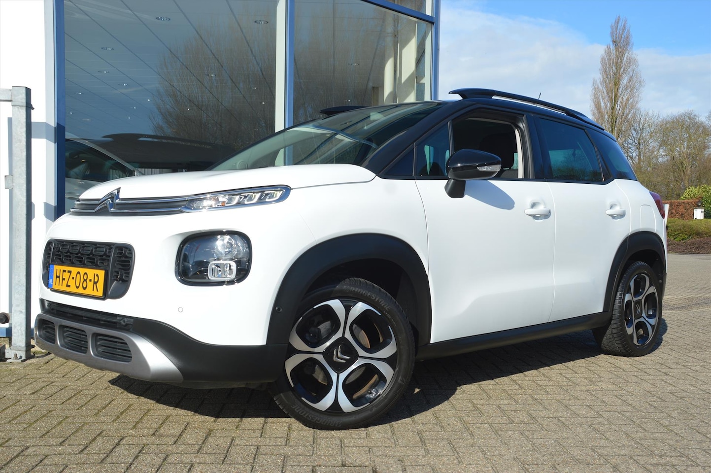 Citroën C3 Aircross - 1.2 PureTech 110pk S&S Shine fullmap navi pdc camera 360gr - AutoWereld.nl