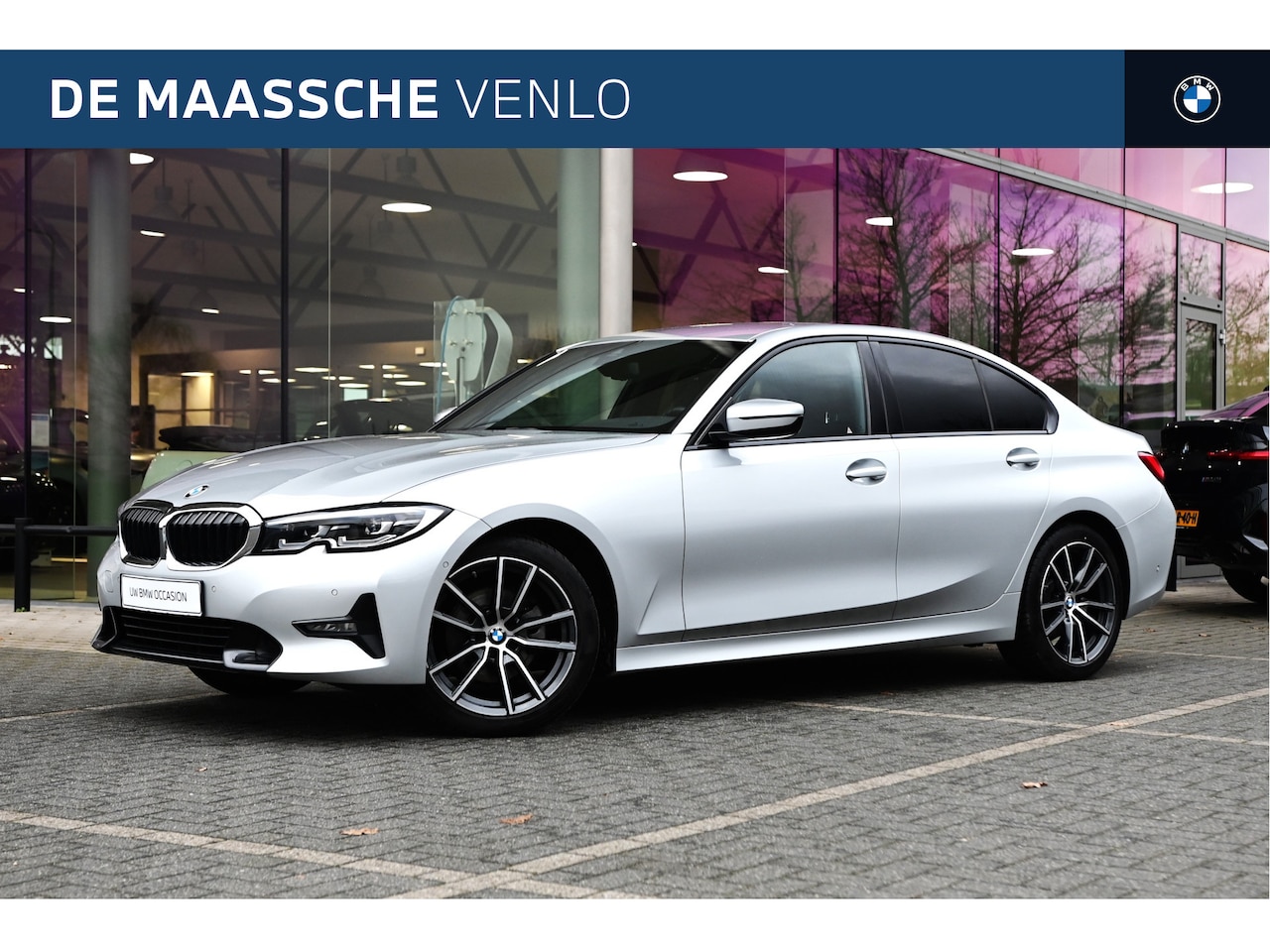 BMW 3-serie - 320i High Executive Automaat / Trekhaak / Sportstoelen / LED / Gesture Control / Parking A - AutoWereld.nl