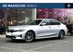 BMW 3-serie - 320i High Executive Automaat / Trekhaak / Sportstoelen / LED / Gesture Control / Parking A