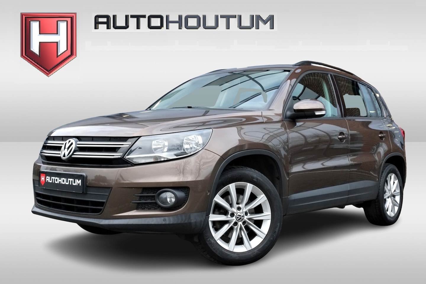 Volkswagen Tiguan - 1.4 TSI Comfort&Design Trekhaak, Navigatie, Parkassist - AutoWereld.nl