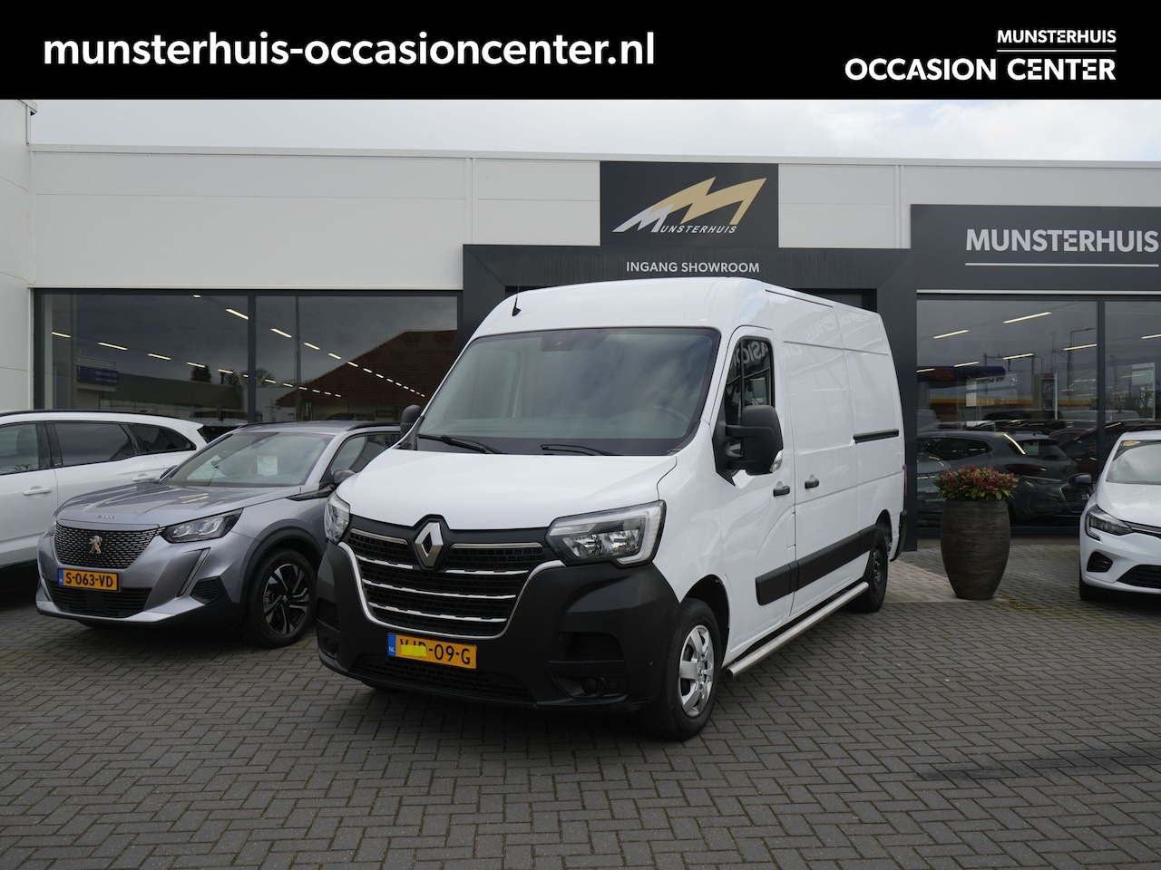 Renault Master - T35 2.3 dCi 135 L2H2 - Trekhaak - Achteruitrijcamera - Sidebars - AutoWereld.nl