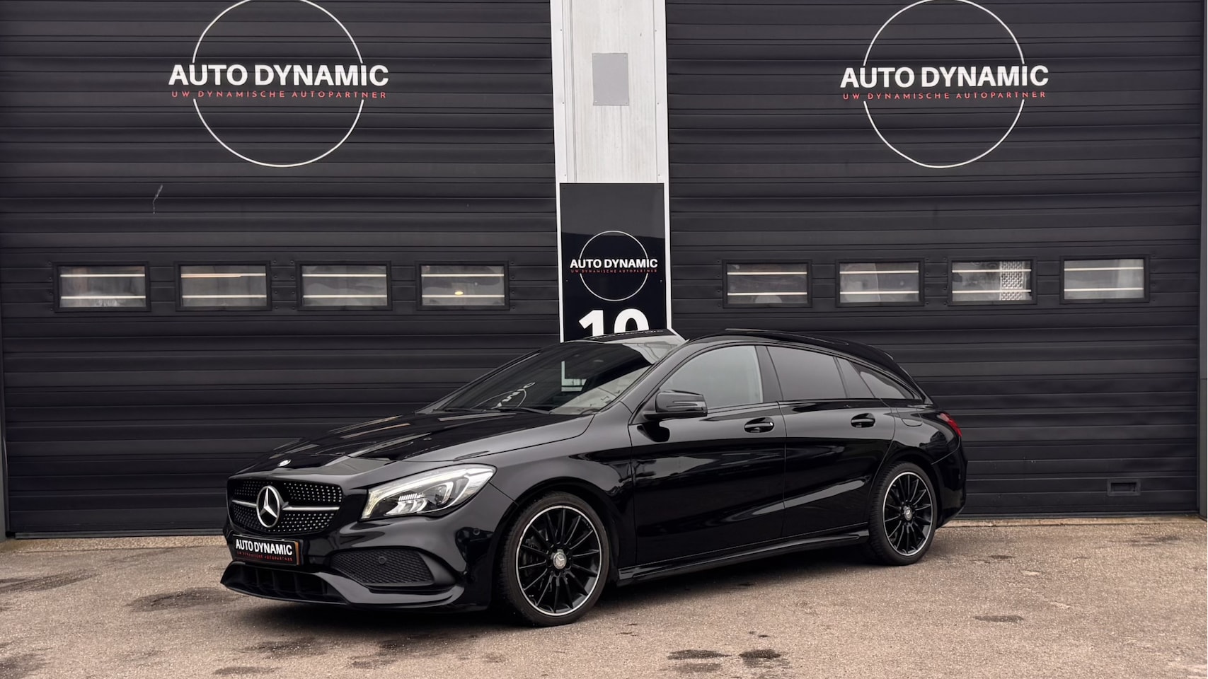 Mercedes-Benz CLA-klasse Shooting Brake - 180 AMG Night Edition Plus 1e eigenaar | Nieuwstaat - AutoWereld.nl