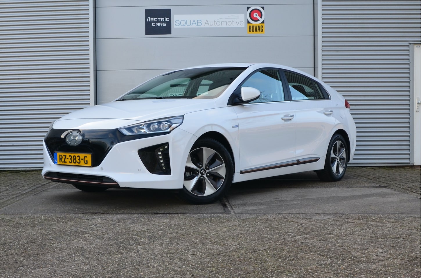 Hyundai IONIQ - Premium EV Panoramadak, leder, 16" Alu - AutoWereld.nl