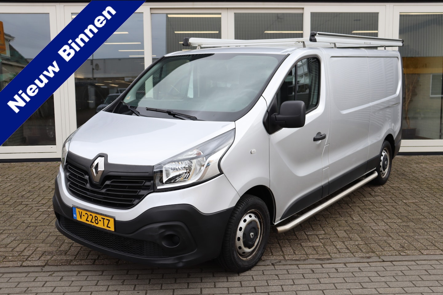 Renault Trafic - 1.6 dCi T29 L2H1 Comfort 1.6 dCi T29 L2H1 Comfort, Cruise Control, Airco, PDC A, Trekhaak, Prijs Is Rijklaar Ex Btw - AutoWereld.nl